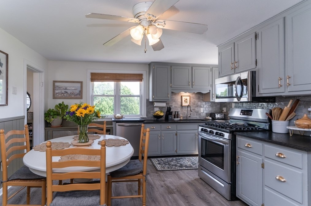 51 Maplehurst Ave, East Longmeadow MA  01028-1711 exterior