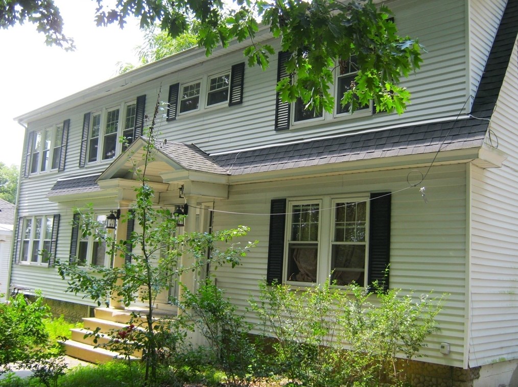 10 Walnut Ct, Leominster, MA 01453