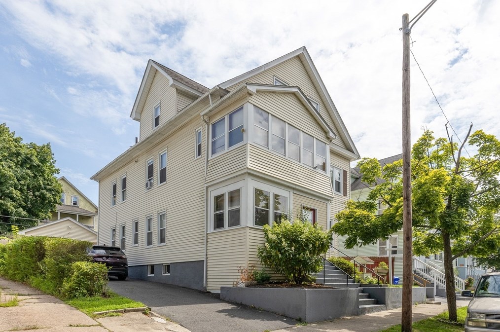 23-25 Wigwam Pl, Springfield, MA 01108