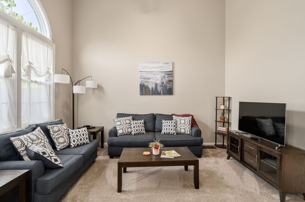 98 Colonial Dr #98, Sturbridge, MA 01566