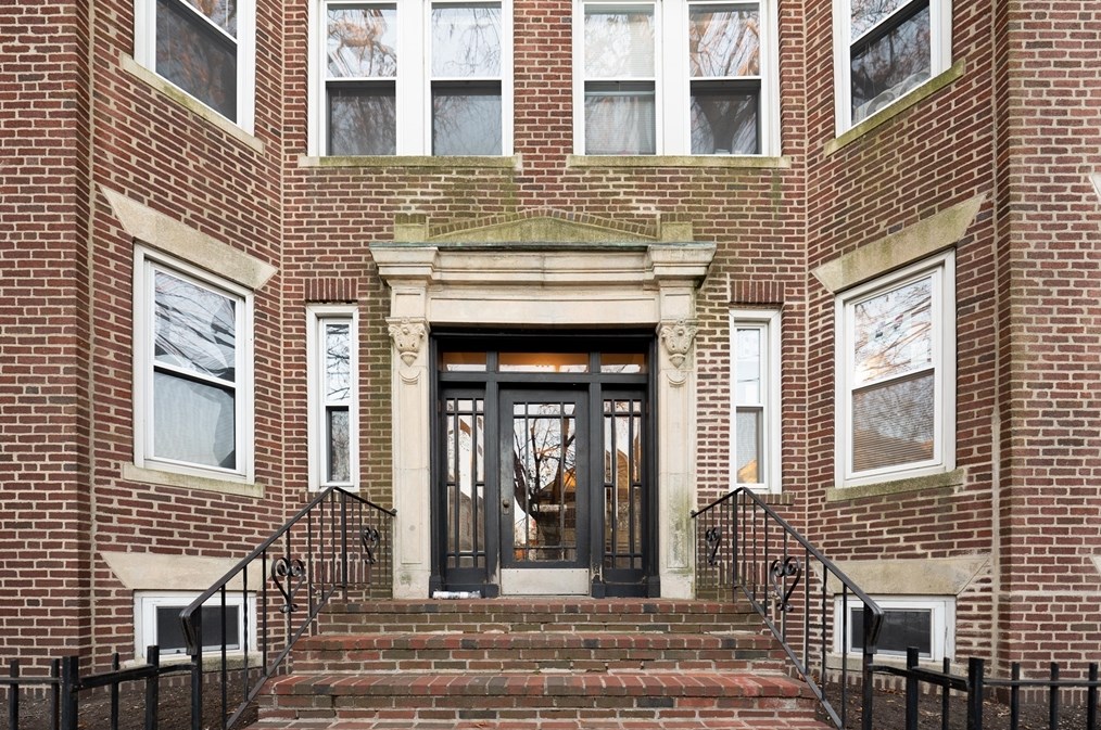 214 Chestnut St #2, Cambridge, MA 02139