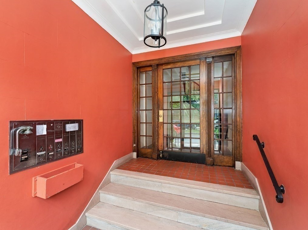 11 Monmouth Ct Apt 6, Brookline, MA 02446