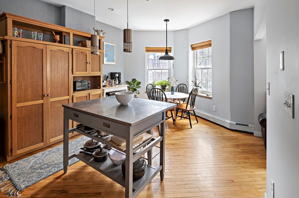 110 W 3rd St # 3, Boston, MA