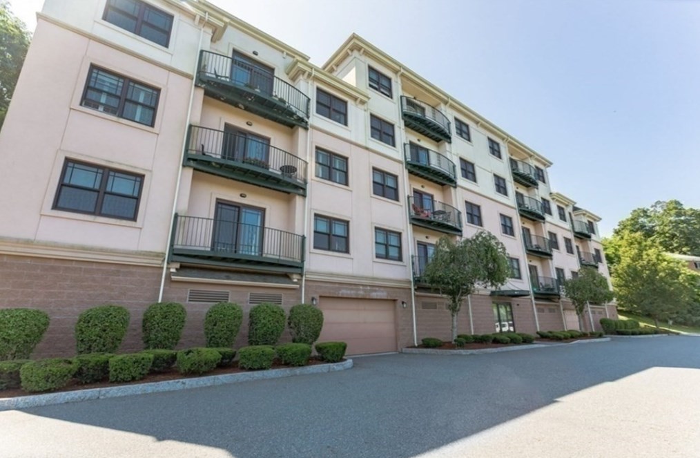 558 Merrimack St, Lowell MA 01852-1453 exterior