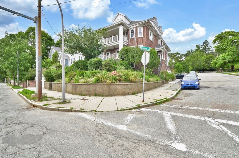 404 Mount Auburn St, Watertown MA 02472-1968 exterior