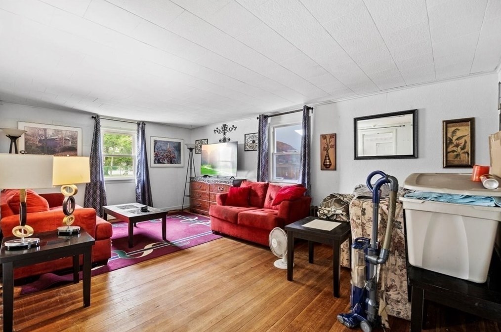 346 Elsbree St, Fall River MA  02720-7230 exterior