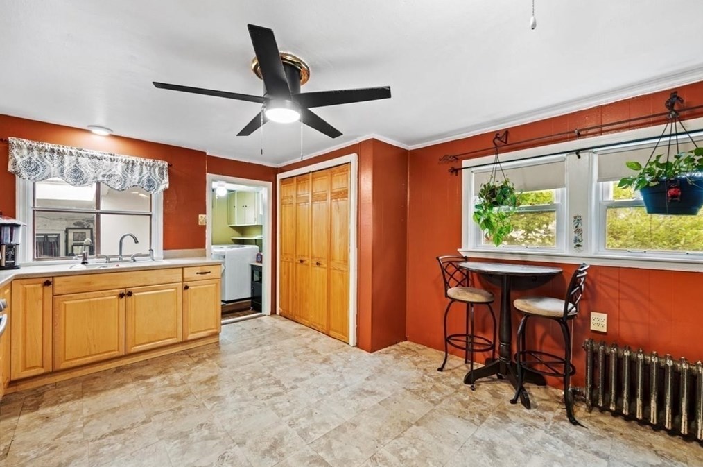 346 Elsbree St, Fall River MA  02720-7230 exterior