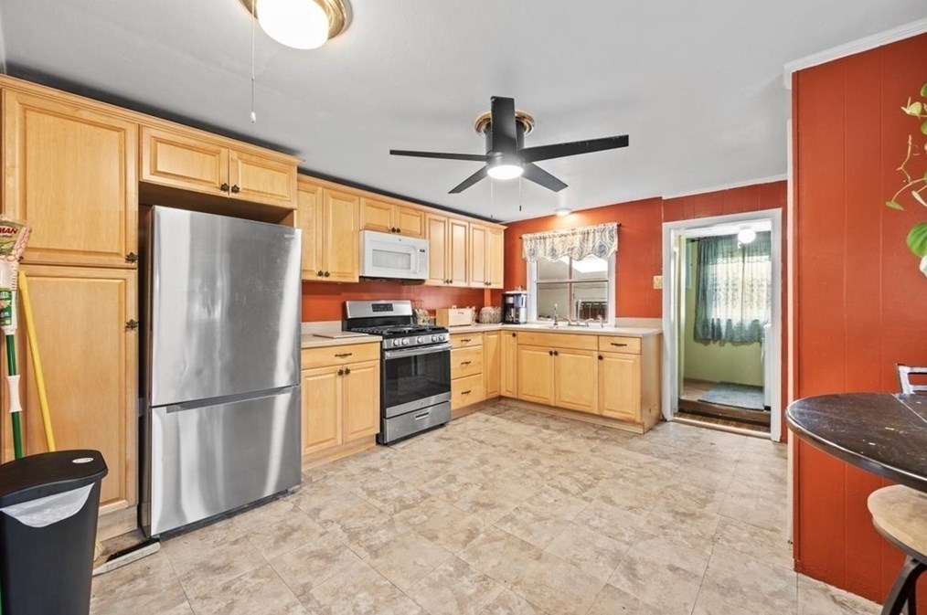 346 Elsbree St, Fall River MA  02720-7230 exterior