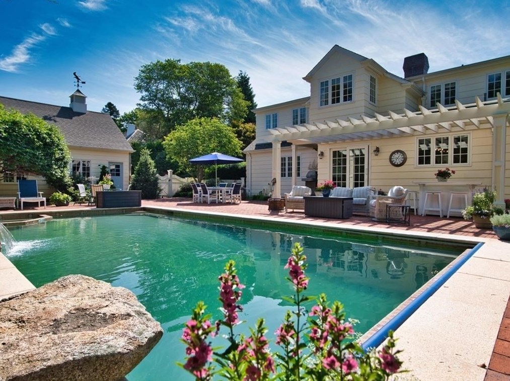 6 Summer St, Dartmouth, MA 02748-3817