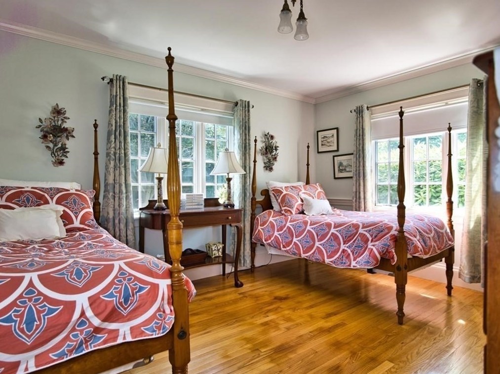 6 Summer St, Dartmouth MA exterior