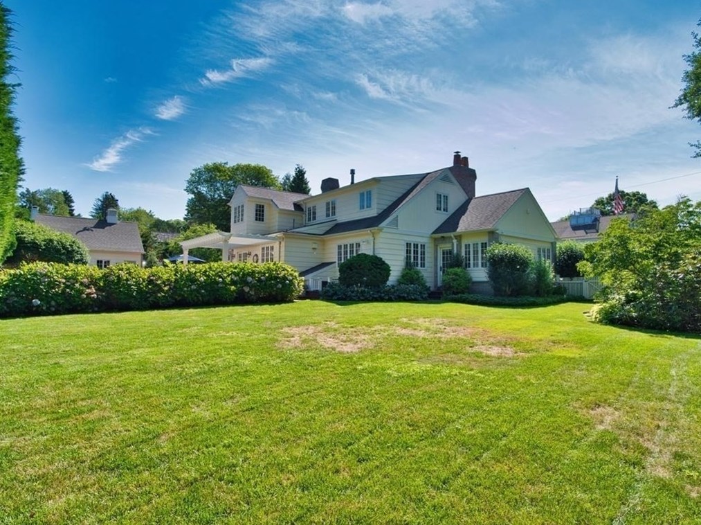 6 Summer St, Dartmouth MA exterior