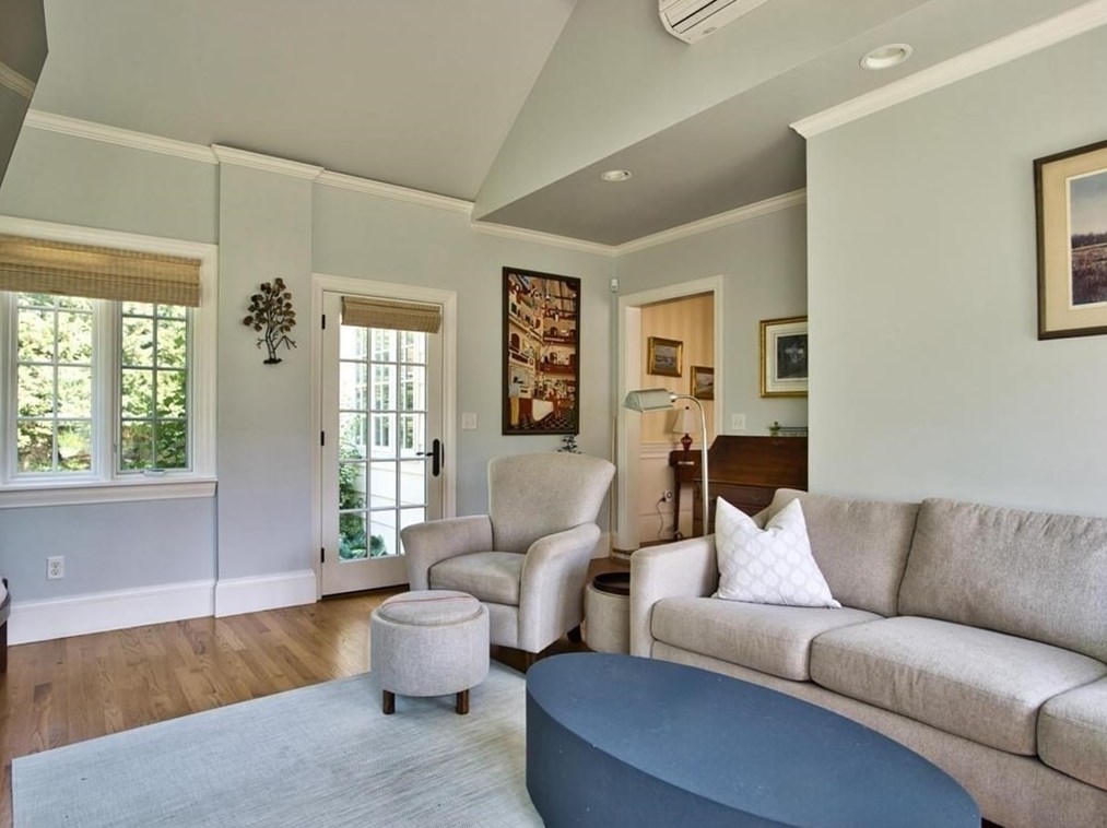 6 Summer St, Dartmouth MA exterior