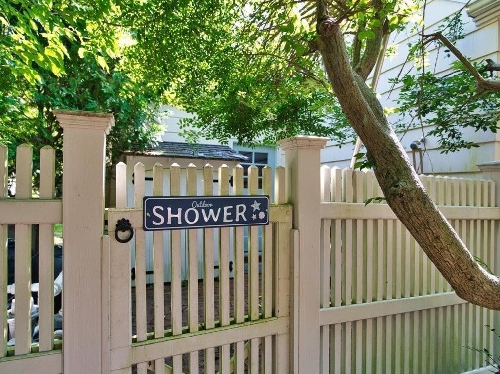 6 Summer St, Dartmouth MA exterior