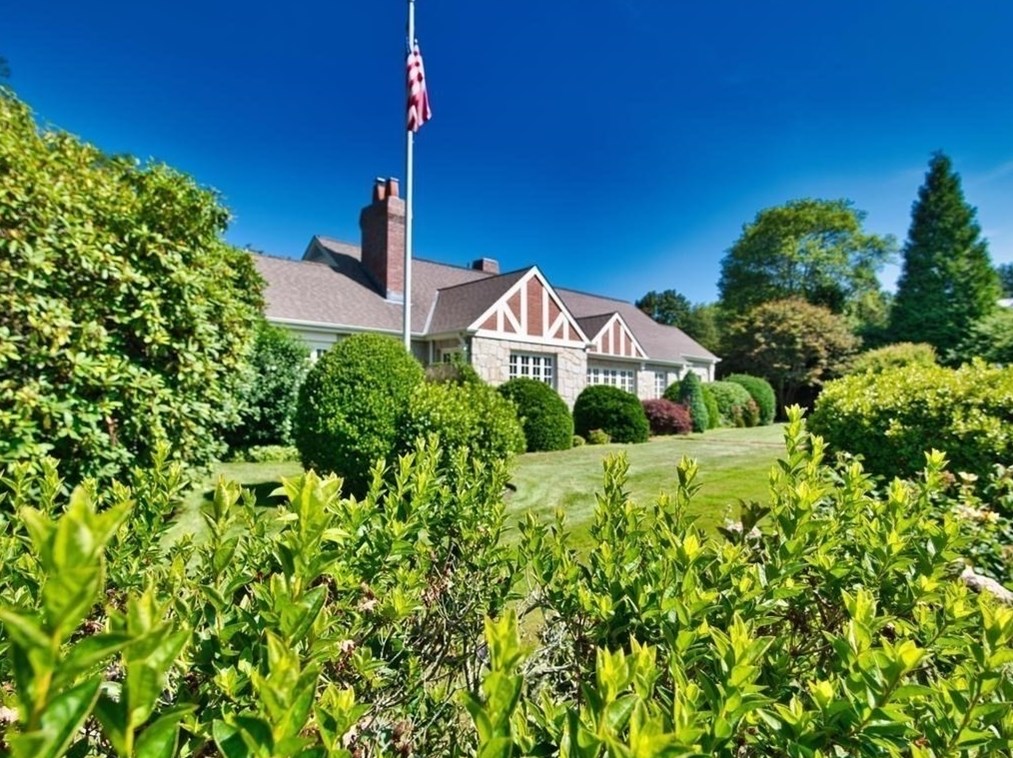 6 Summer St, Dartmouth MA exterior