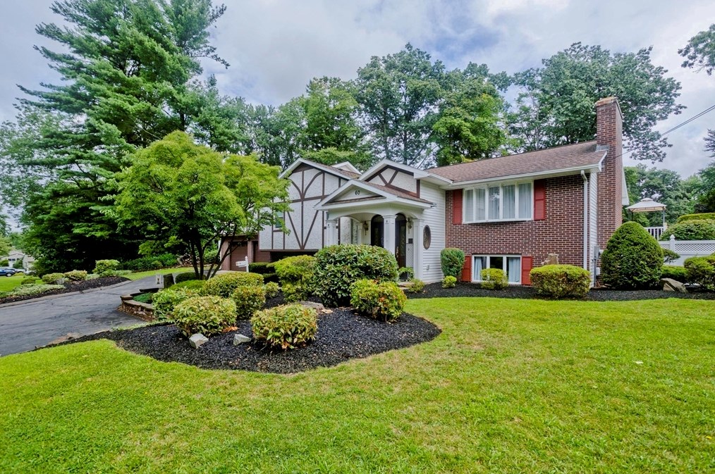 60 Michael Dr, South Hadley, MA 01075 exterior