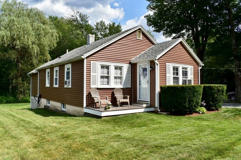 40 Chapel St, Holden, MA 01520
