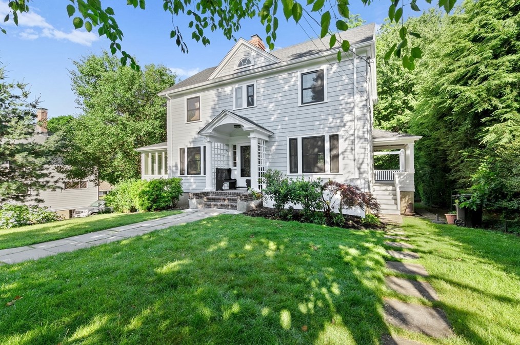 142 Russell Ave, Watertown, MA 02472