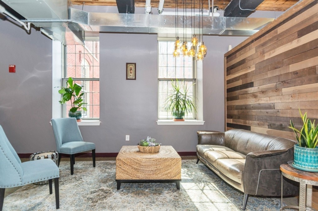 52 Lawrence Dr, Lowell MA  01854-3644 exterior