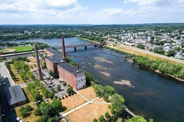 52 Lawrence Dr #310, Lowell, MA 01854