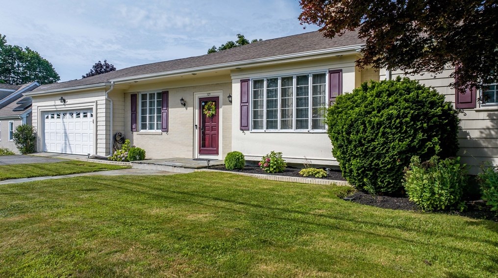 329 Slocum Rd, Dartmouth, MA 02747 exterior