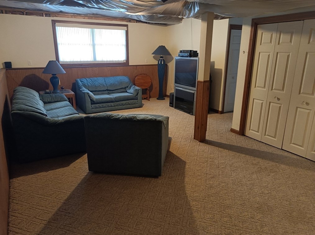 39 Lane Farm Rd, Dartmouth MA 02747-3579 exterior