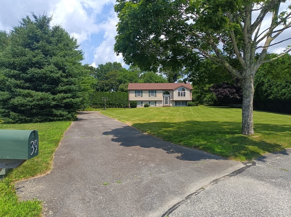 39 Lane Farm Rd, Dartmouth, MA 02747 exterior
