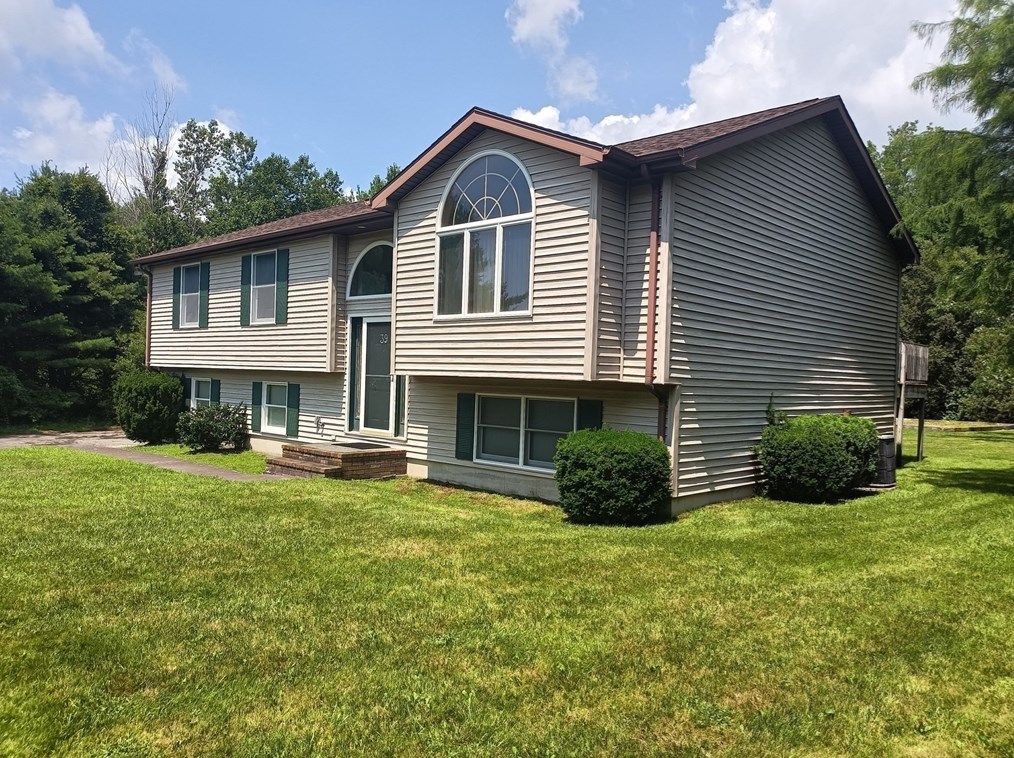 39 Lane Farm Rd, Dartmouth MA 02747-3579 exterior