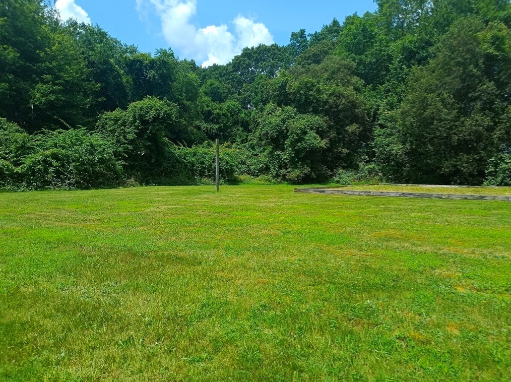 39 Lane Farm Rd, Dartmouth MA 02747-3579 exterior