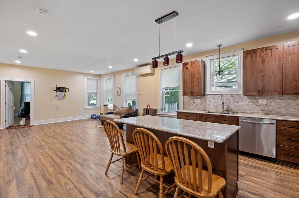 41 Richards St, Worcester, MA 01603