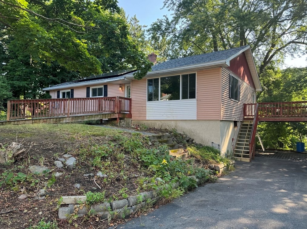 9 Linda St, Leominster, MA 01453