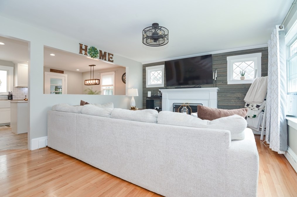 48 Tremont St, Dartmouth MA 02748-2432 exterior