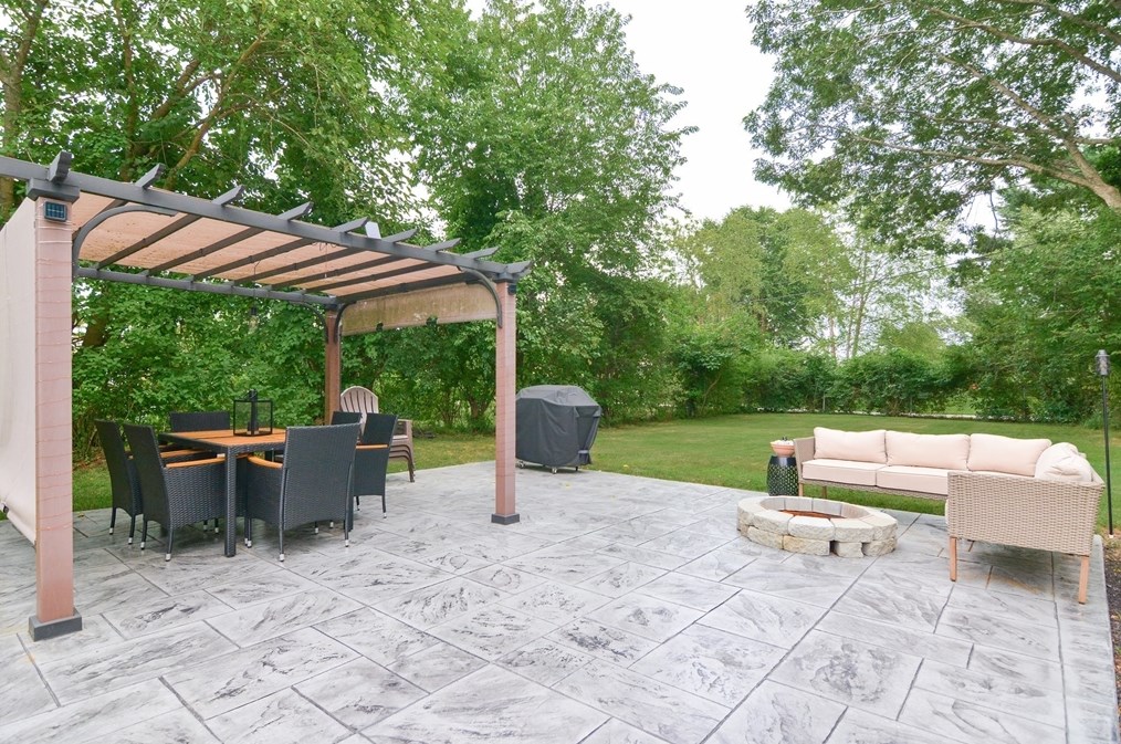 48 Tremont St, Dartmouth MA 02748-2432 exterior