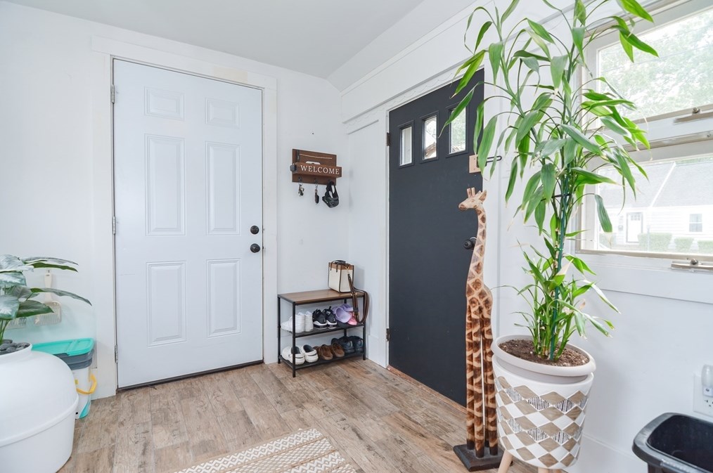 48 Tremont St, Dartmouth MA 02748-2432 exterior