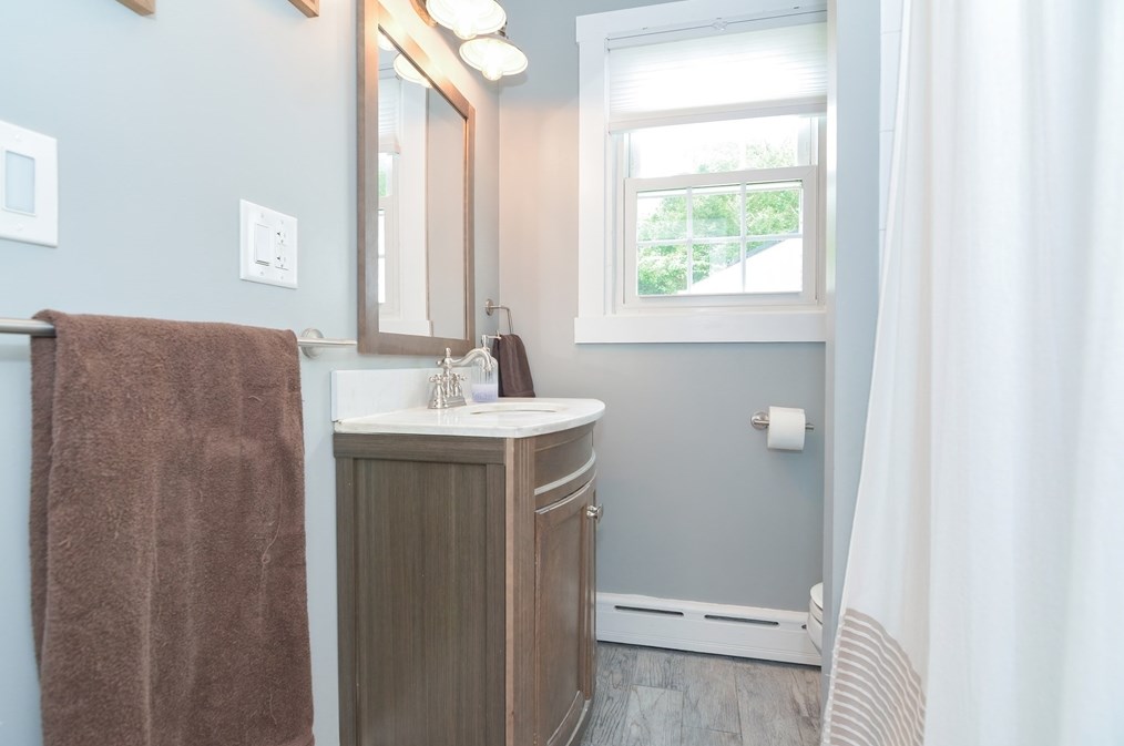 48 Tremont St, Dartmouth MA 02748-2432 exterior