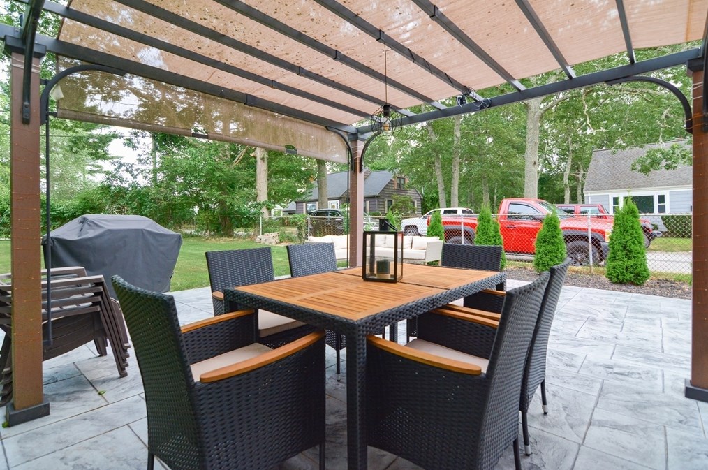 48 Tremont St, Dartmouth MA 02748-2432 exterior