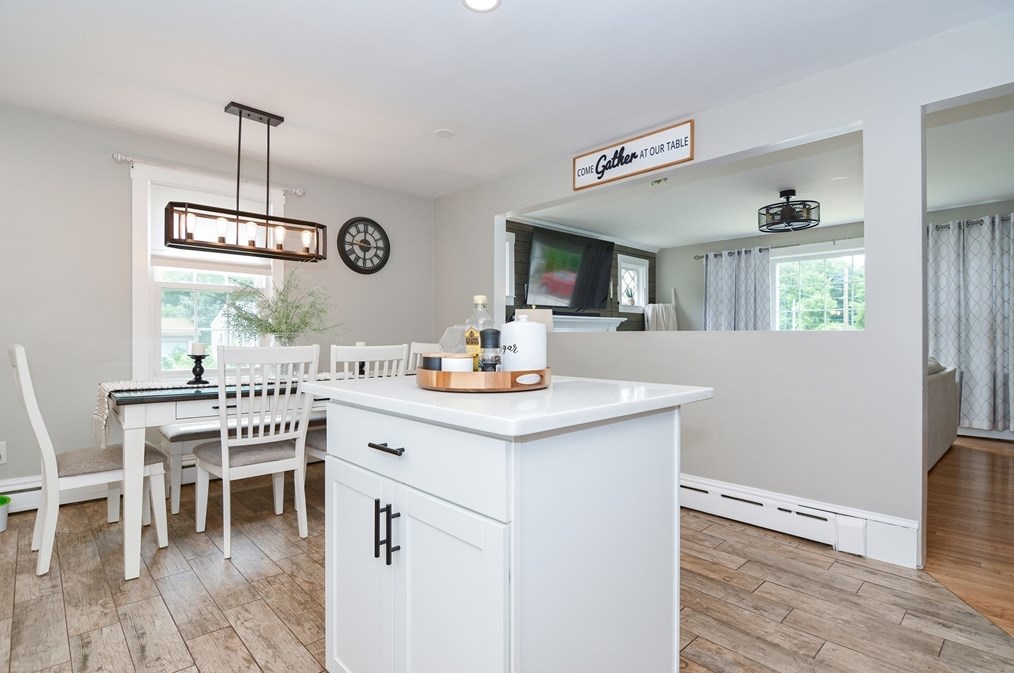 48 Tremont St, Dartmouth MA 02748-2432 exterior