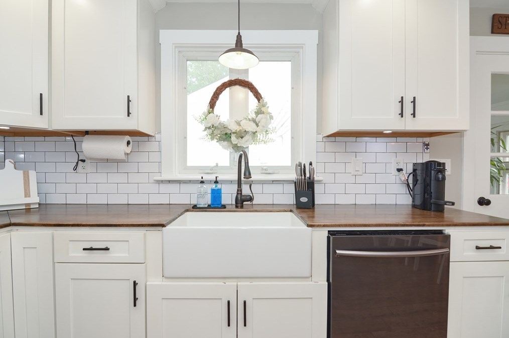 48 Tremont St, Dartmouth MA 02748-2432 exterior