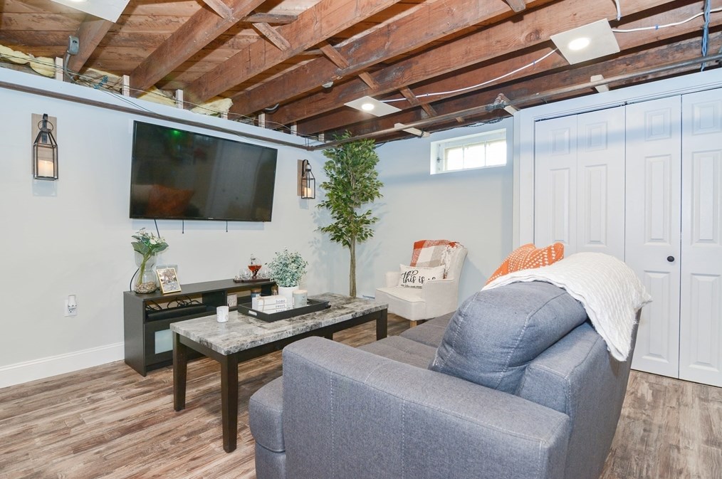 48 Tremont St, Dartmouth MA 02748-2432 exterior