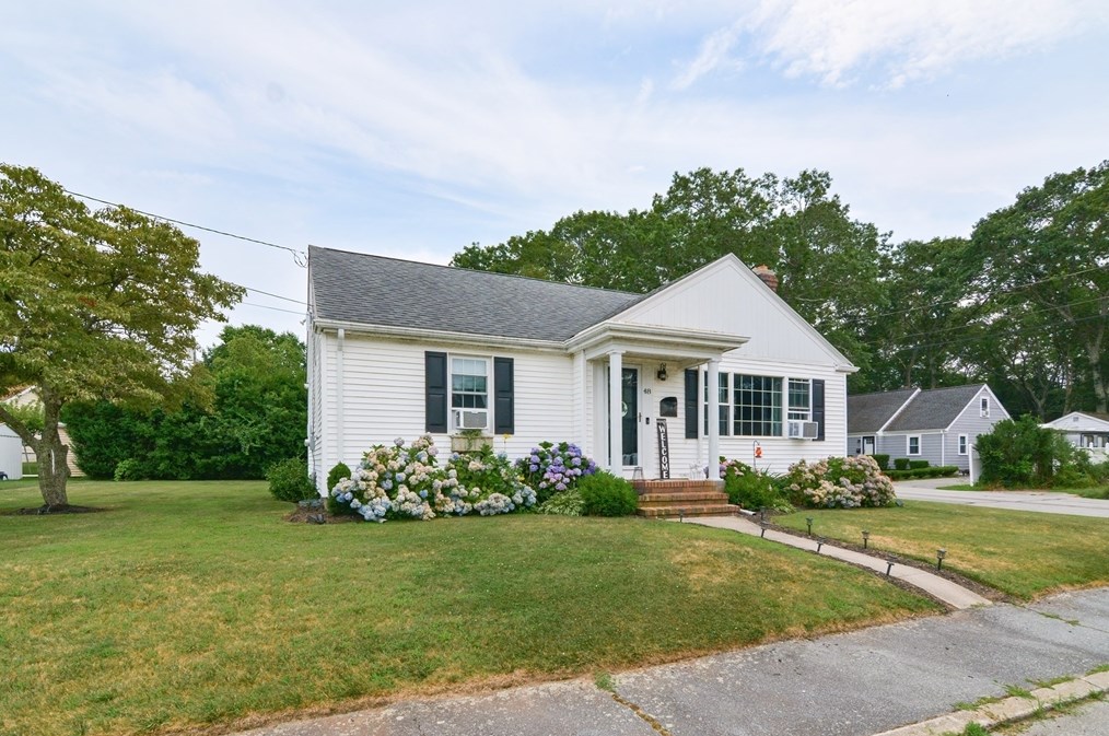 48 Tremont St, Dartmouth, MA 02748 exterior