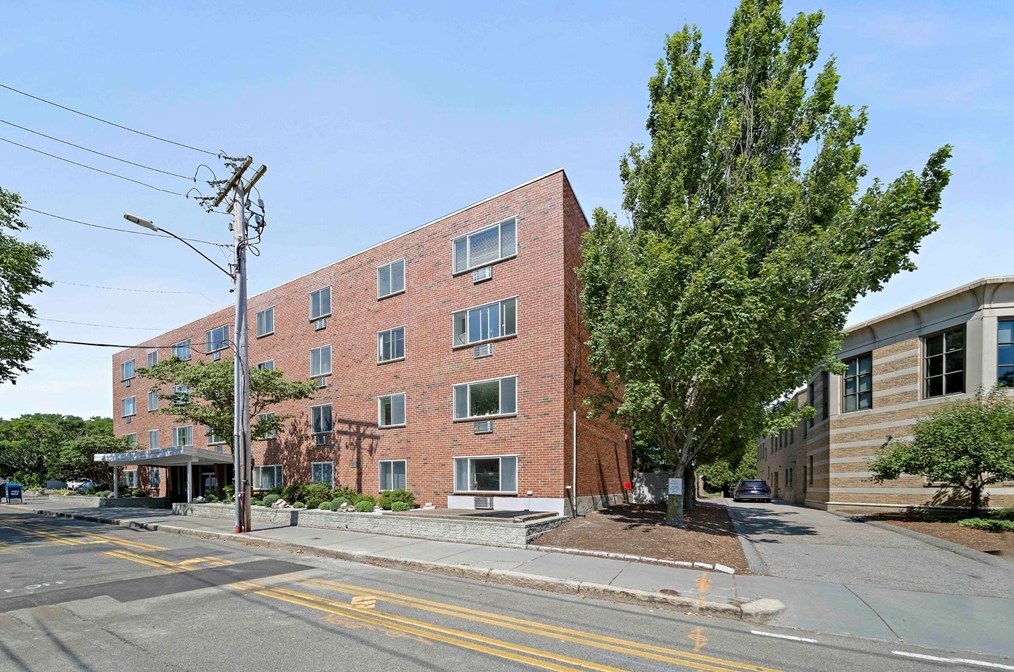 50 Green St #108, Brookline, MA 02446