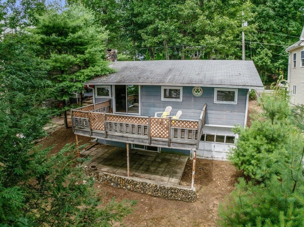 92 Westwood Dr, Sturbridge, MA 01566