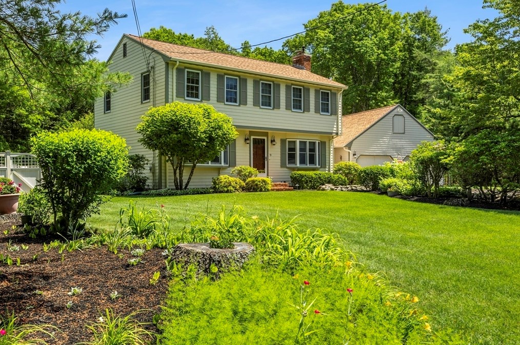 19 Lantern Ln, Mansfield, MA 02048