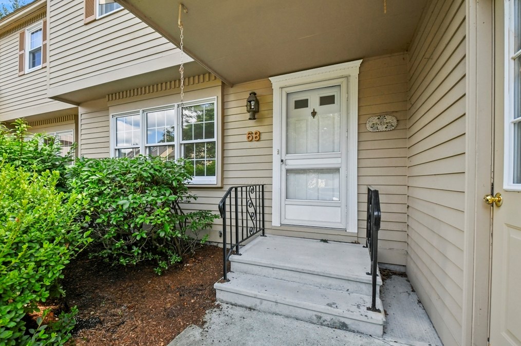 68 Waterford Dr, Worcester, MA 01602-3510