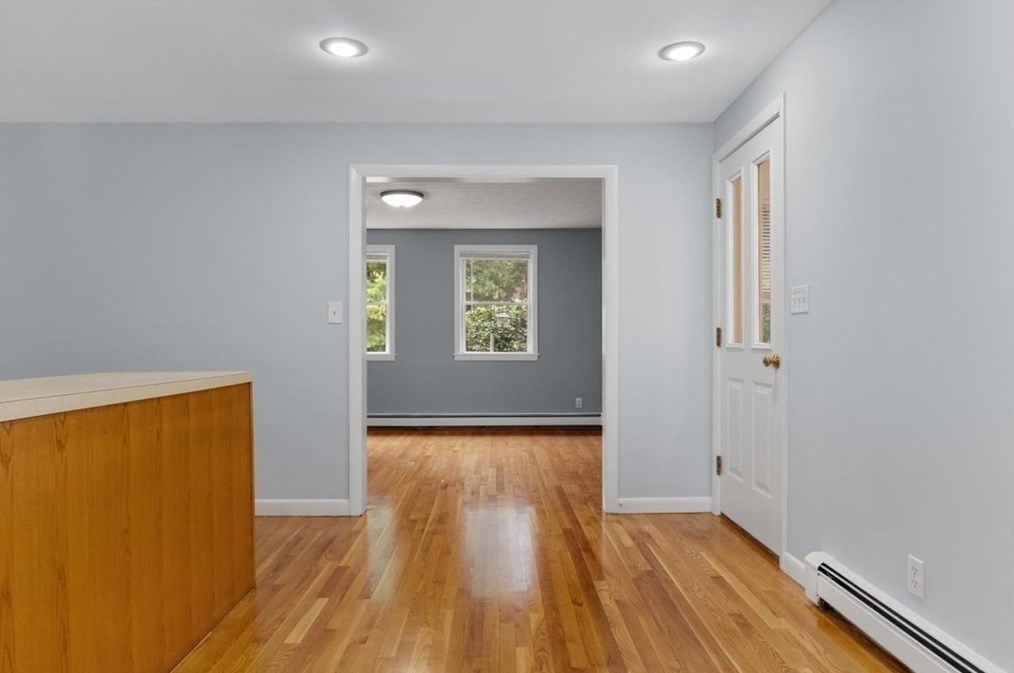 505 Old Post Rd, Walpole MA  02081-4243 exterior