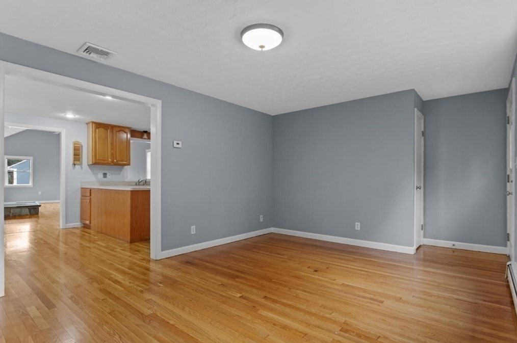 505 Old Post Rd, Walpole MA  02081-4243 exterior