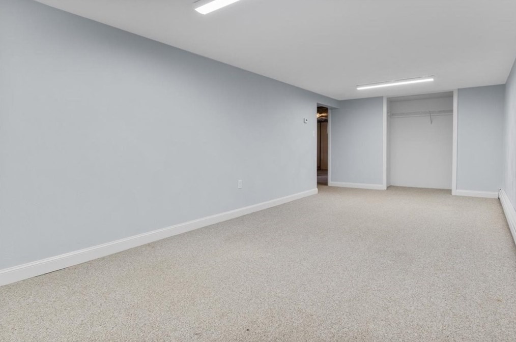 505 Old Post Rd, Walpole MA  02081-4243 exterior