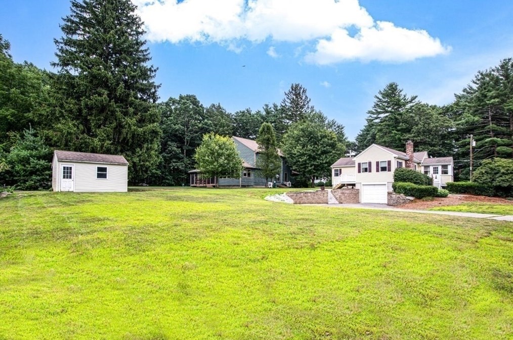 505 Old Post Rd, Walpole MA  02081-4243 exterior