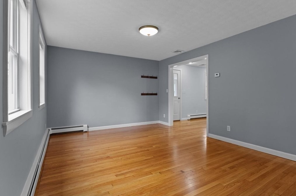 505 Old Post Rd, Walpole MA  02081-4243 exterior