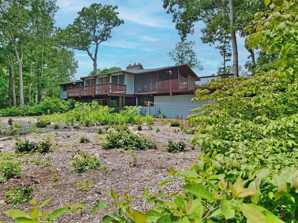 90 Mosher St, Dartmouth, MA 02748 exterior