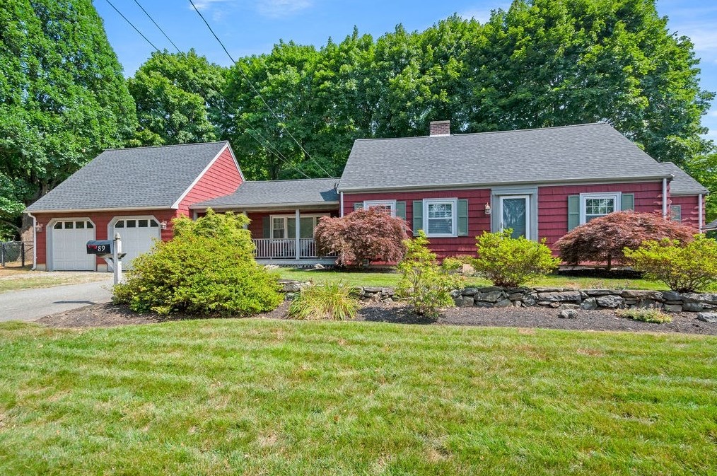89 Wakefield St, Reading, MA 01867-1854